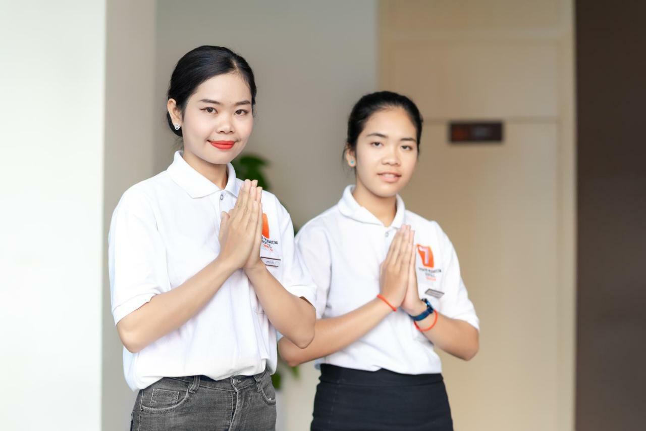 7 Days Premium Hotel Phnom Penh Exterior foto