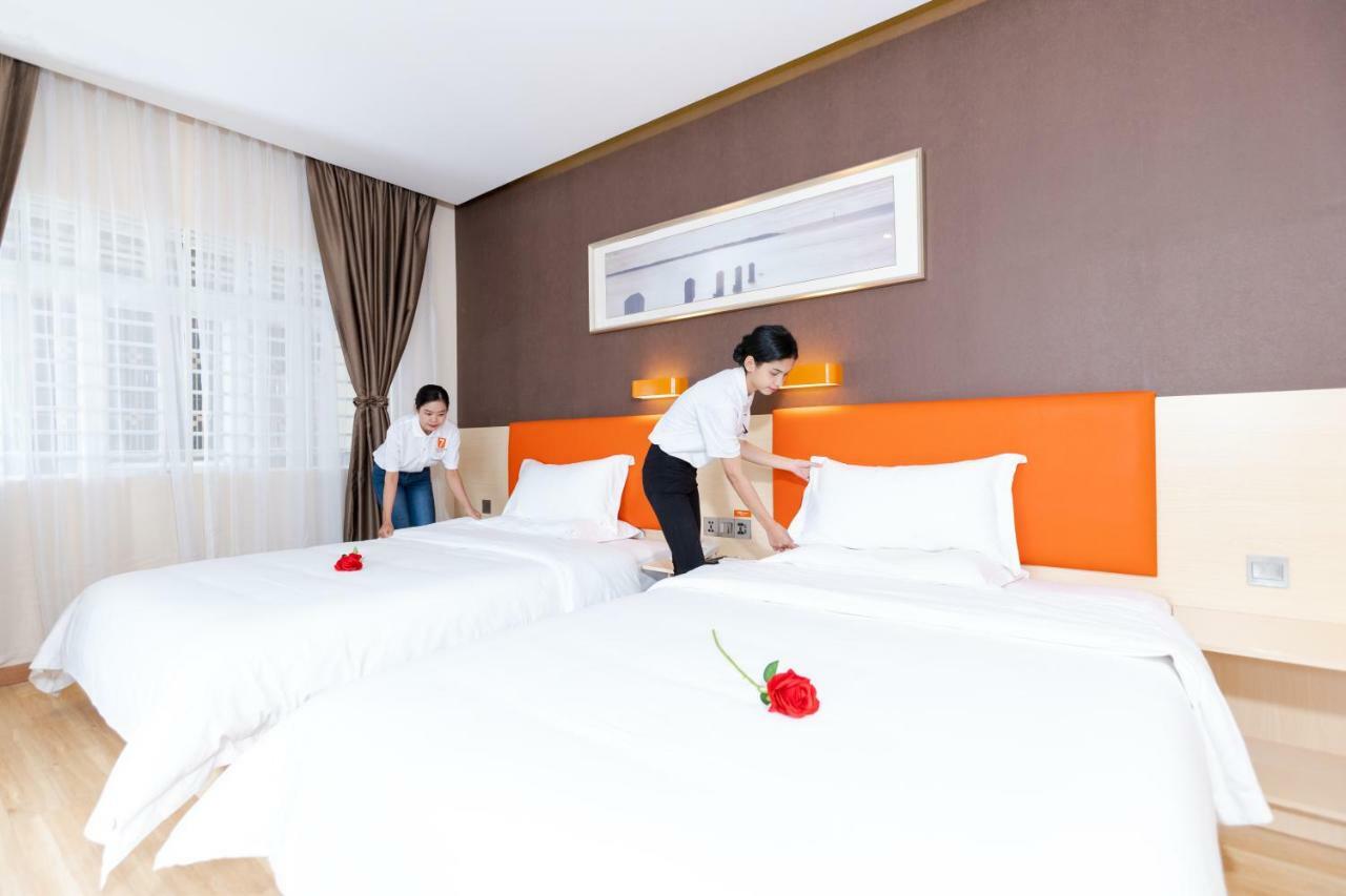 7 Days Premium Hotel Phnom Penh Exterior foto